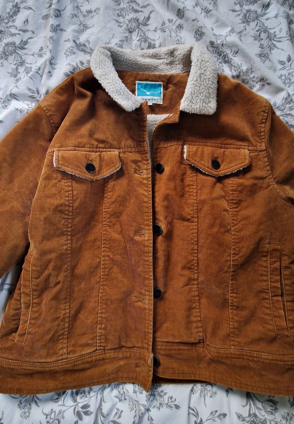 Vestes: Cordjacke mit Teddyfutter braun – D'occasion à Grabs par lua_9h2f 2