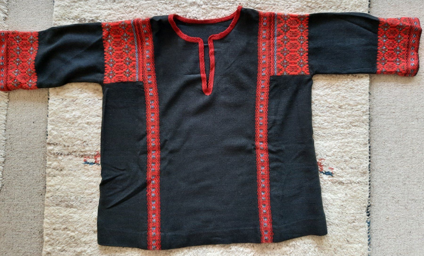 T-Shirts: handgesticktes Shirt, antik aus China – Gebraucht aus Herrliberg von AlexandraBopp 2