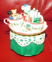 Spieldose mit beweglichen Tassen und orig. Schachtel