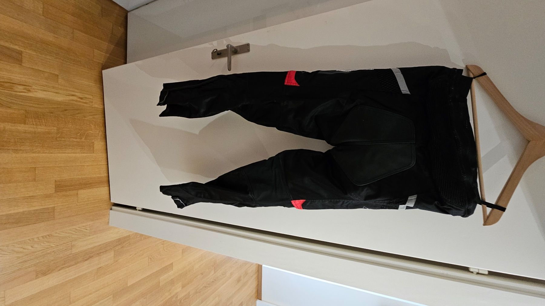 Ducati Lotti di vestiti: Ducati Leder Bekleidung – Usato da Urdorf venduto da rl4_d62w 5