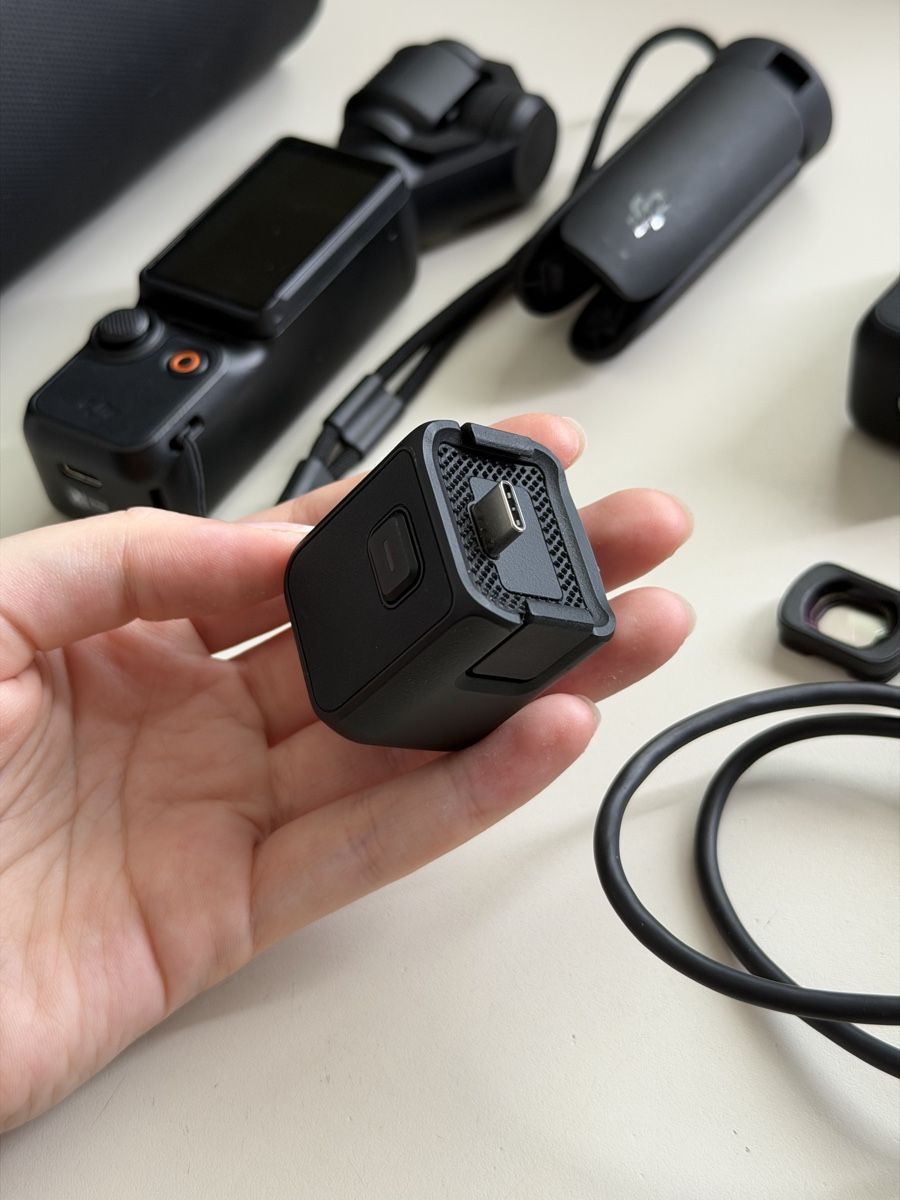 DJI Videocamere: DJI Osmo Pocket 3 Creator Combo perfect condition – Nuovo (secondo la descrizione) da Lausanne venduto da Jane_pikpak 7