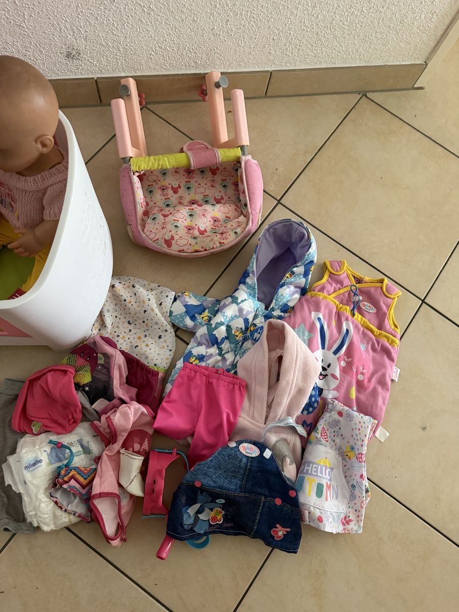 Poupées: Doll Clothes Bundle incl. accessories, good condition – D'occasion à Baar par Gar_f9sz 2