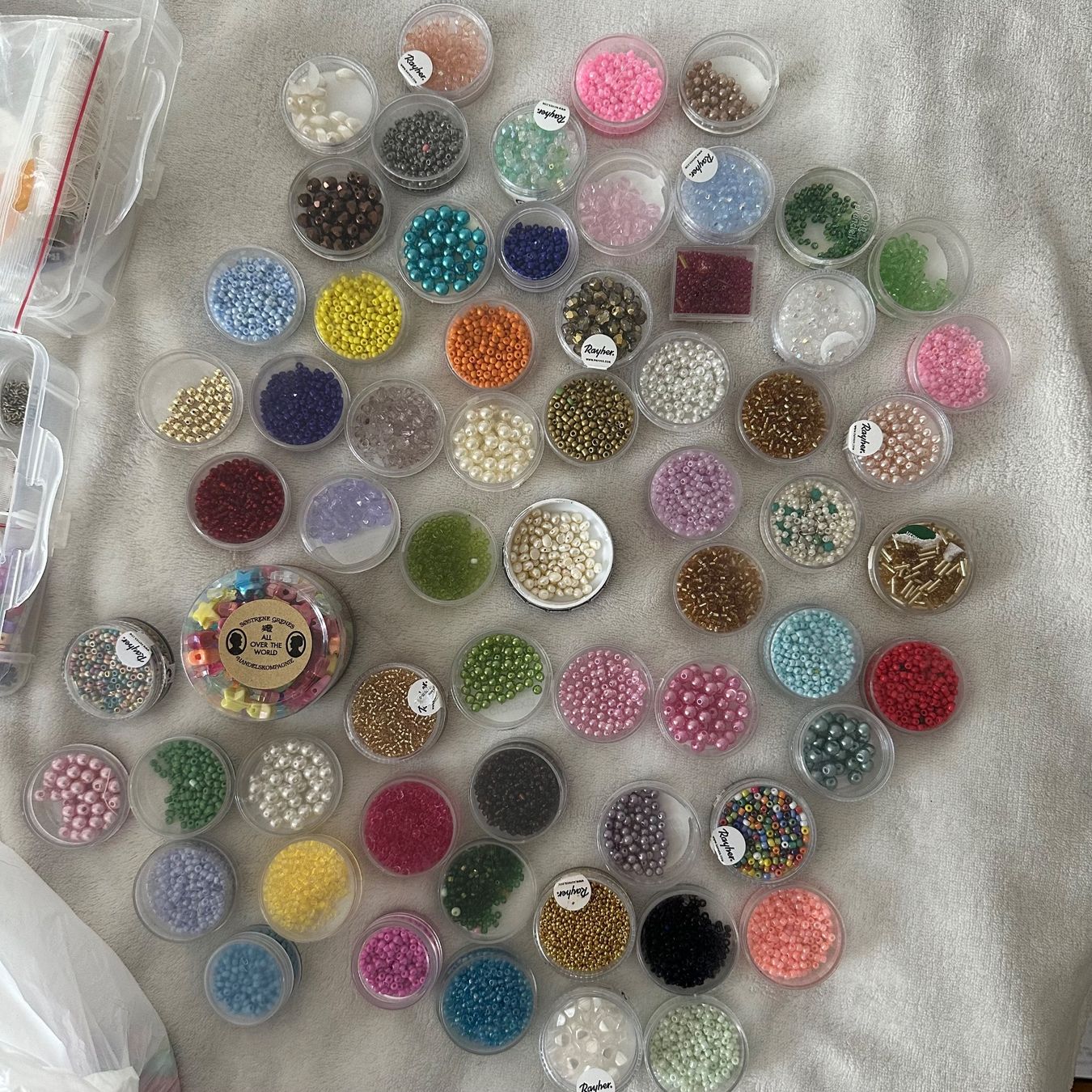 Rayher Kit bricolage: Grand lot de perles pour bijoux – Usato da Givisiez venduto da dor_xb9k 5