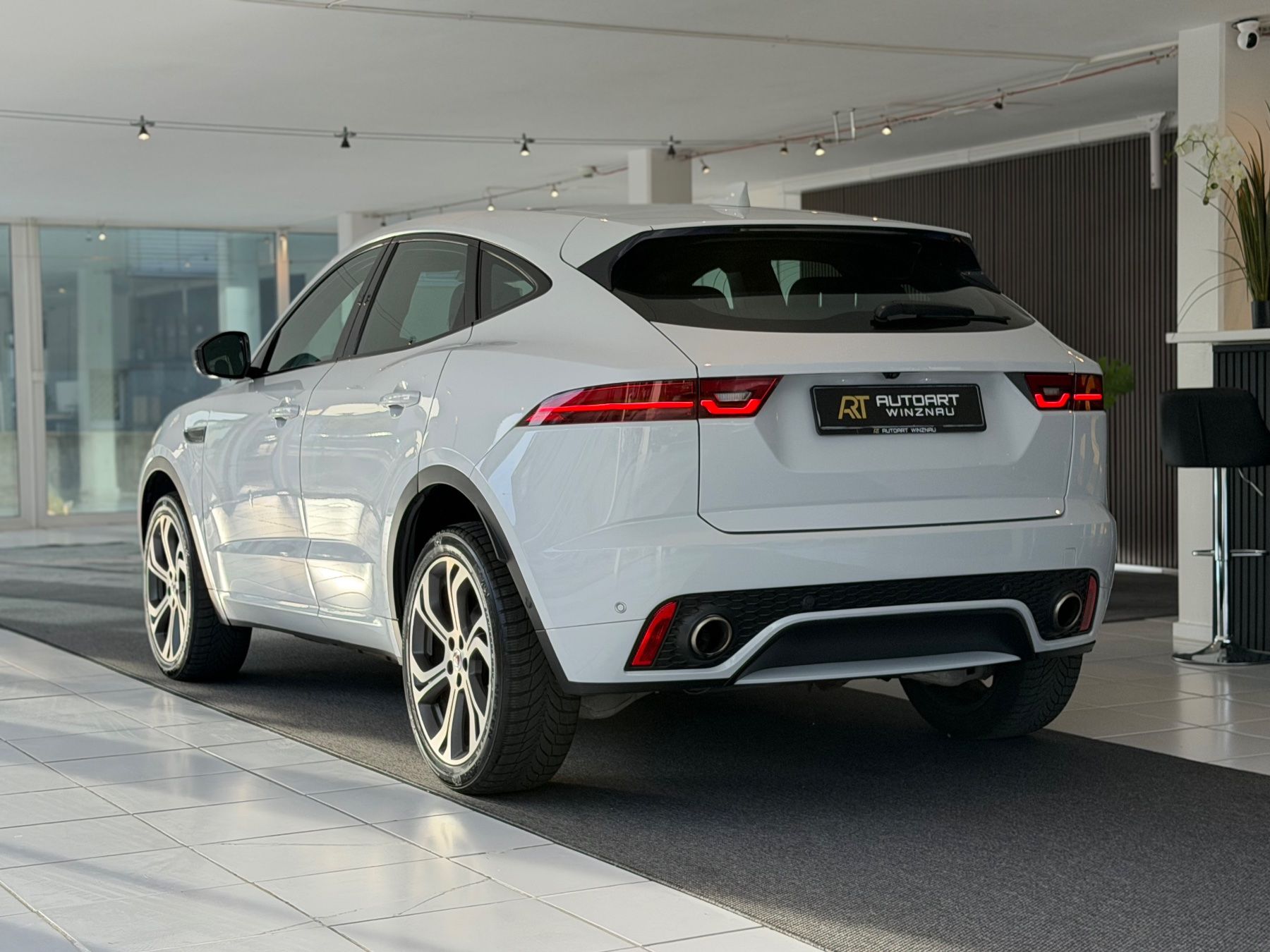 Jaguar Autos: JAGUAR E-Pace 2.0 P250 First Edition R-Dynamic SE AWD – Gebraucht aus Winznau von Autoart-Winznau 4