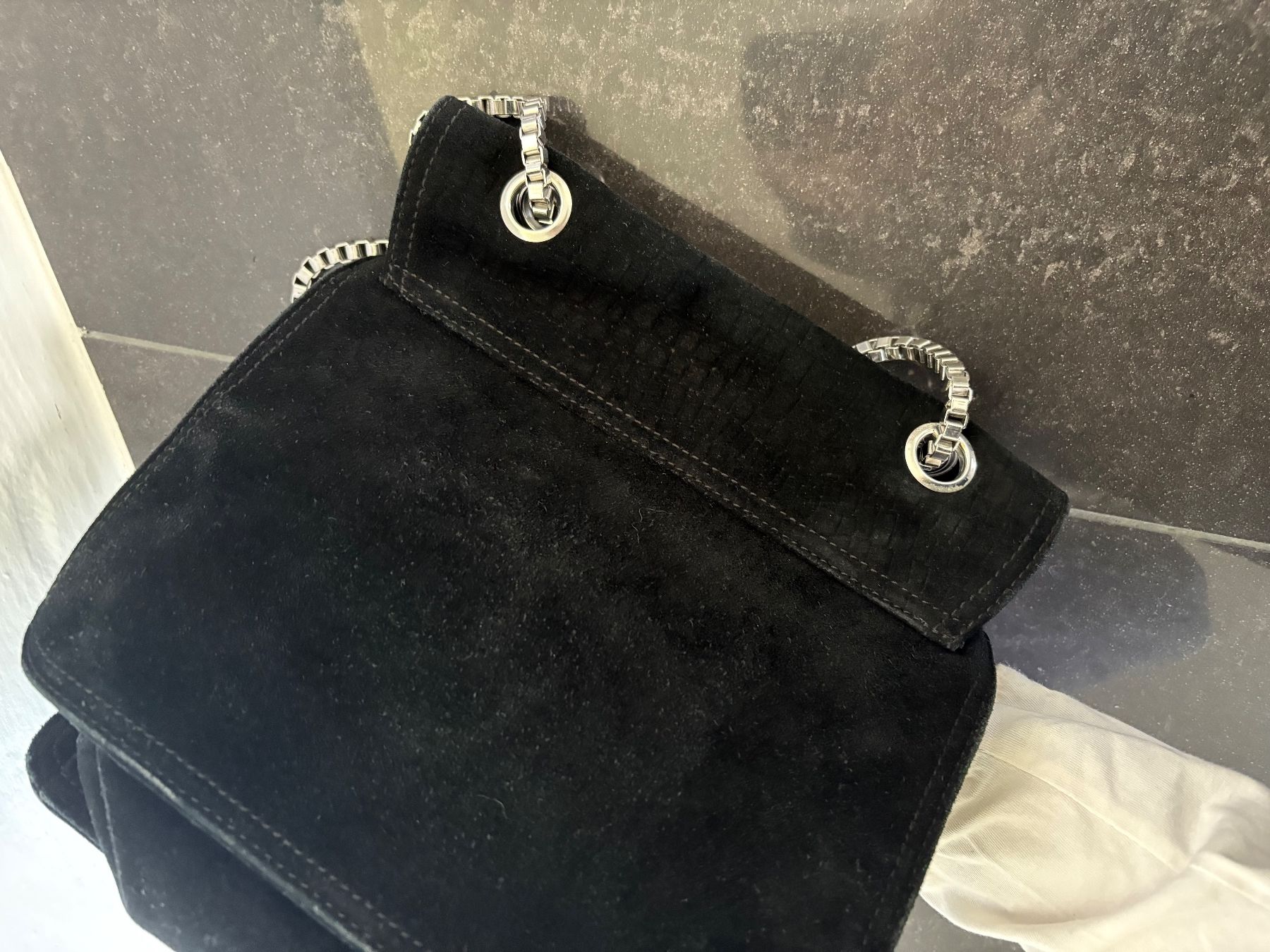 Taschen für Damen: Handtasche Wildleder schwarz MAJE – Gebraucht aus Gossau SG von diorella 4