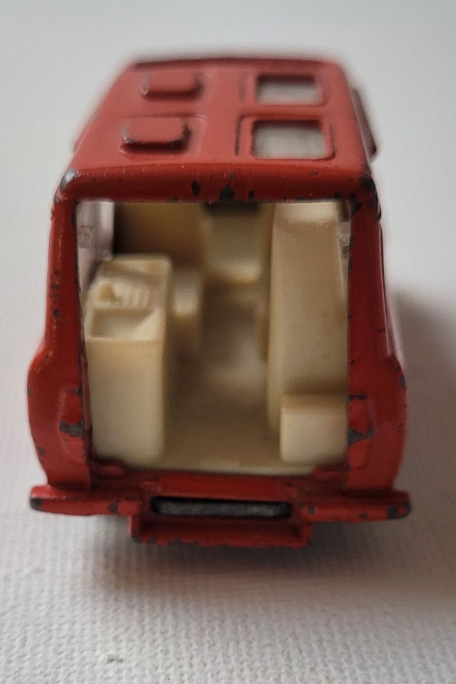 Voitures modèles: FORD TRANSIT CARAVAN 600 – HUSKY – Défectueux à Neftenbach par Mador6 1