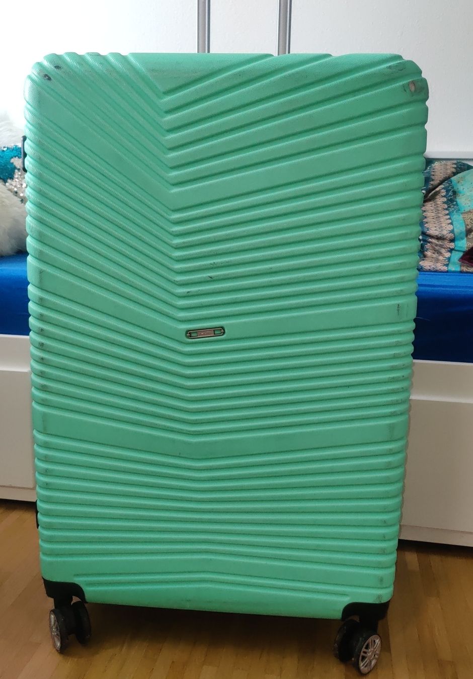 Valigie: Mint Green Hardshell Suitcase - Perfect for Summer Travel! – Usato da Effretikon venduto da wie_p8sj