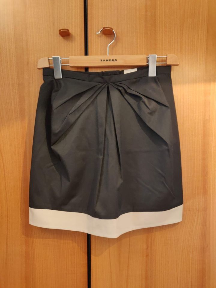 H&M Gonne: Jupe noire et beige neuve H&M – Nuovo (secondo la descrizione) da Colombier VD venduto da jaredein
