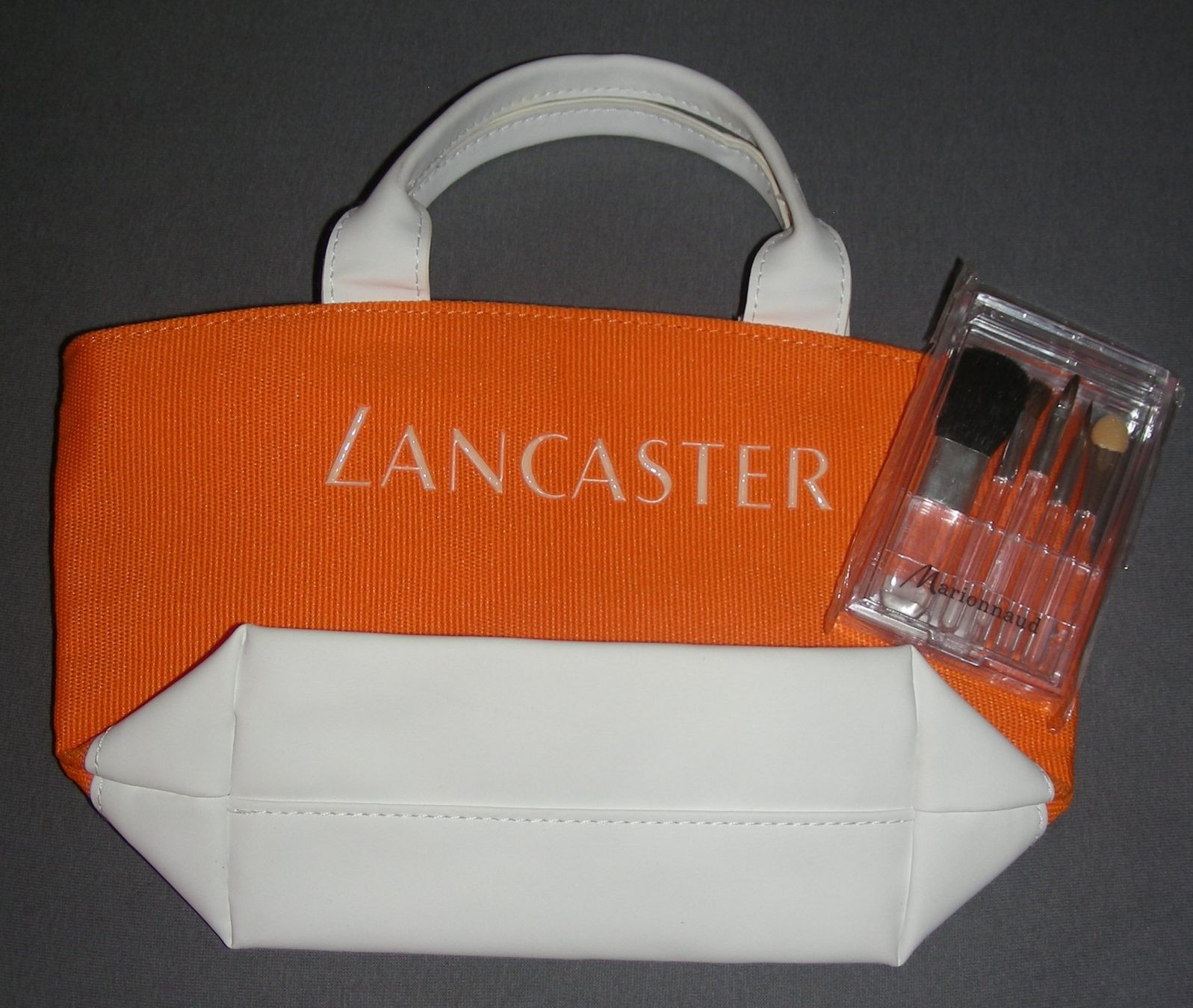 Custodie per cosmetici: Reise-Make-up-Tasche mit Reisepinselset – Nuovo e nell'imballaggio originale da Burgdorf venduto da Daniela136