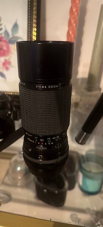 Konica Fotocamera: Konica Aparatfoto mit Objektiv Sigma – Usato da Basel venduto da rachidou22 1