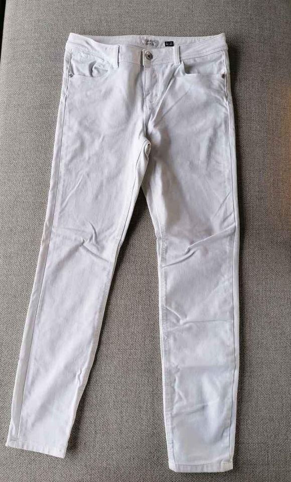 Pantaloni: Weisse Jeans / Hose Gr. 40 / L – Usato da Nänikon venduto da Manta87 1