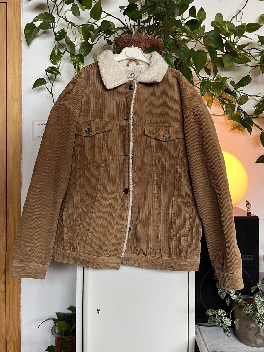 Pull&Bear Giacche: Pull&Bear Cordjacke mit Teddyfutter M – Usato da Samedan venduto da K7kgh
