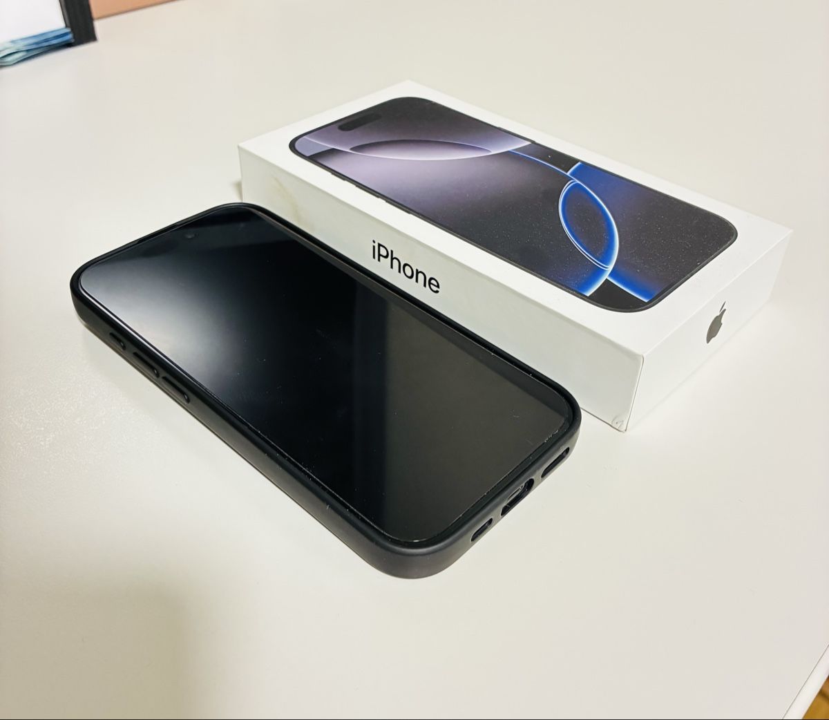 Apple Telefoni cellulari / Smartphones: iPhone 16 PRO – Usato da Männedorf venduto da Astg133
