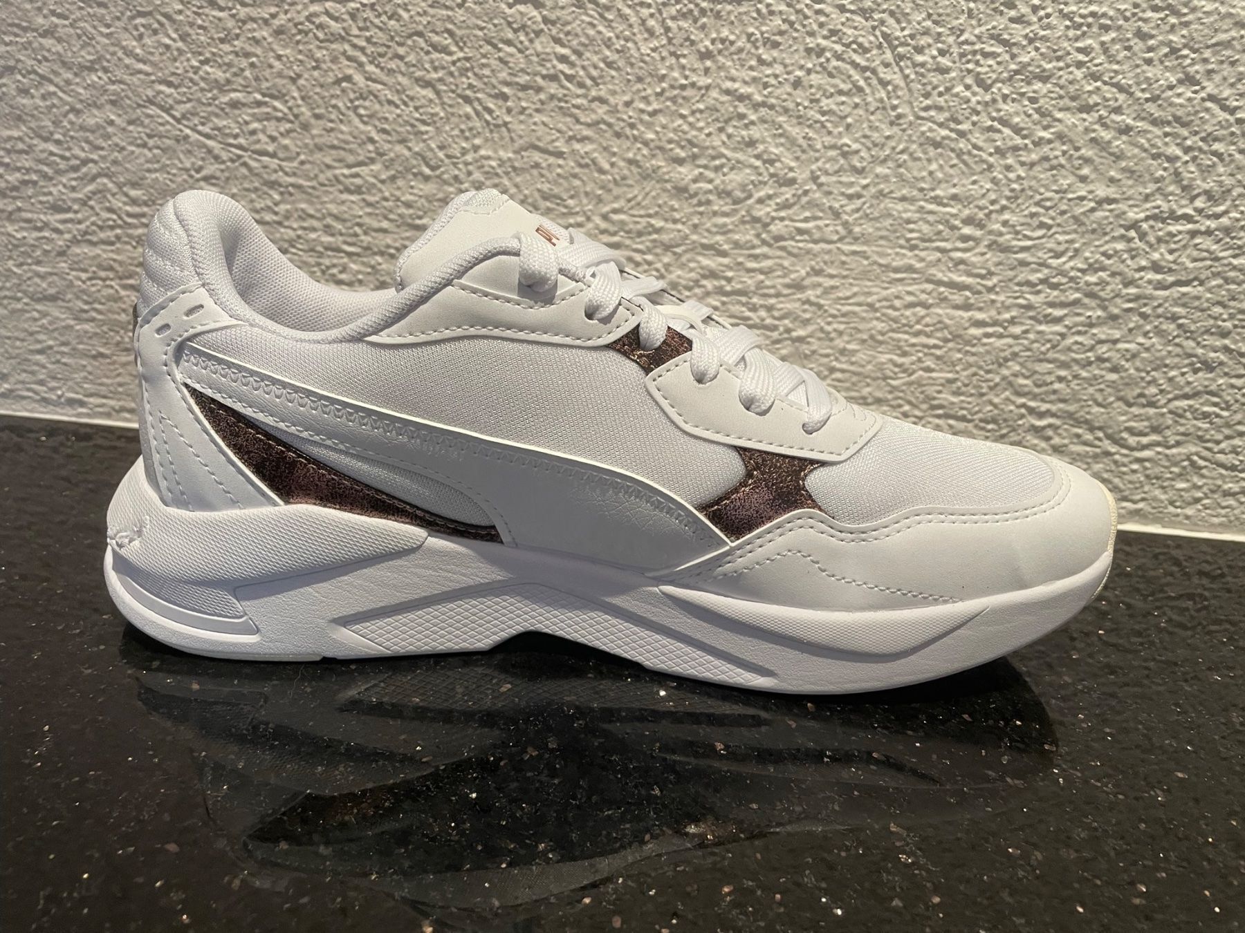Puma Scarpe da donna: Tolle Puma Sneaker, X-Ray Speed, Grösse 40 – Nuovo (secondo la descrizione) da Niederweningen venduto da baghirac 1