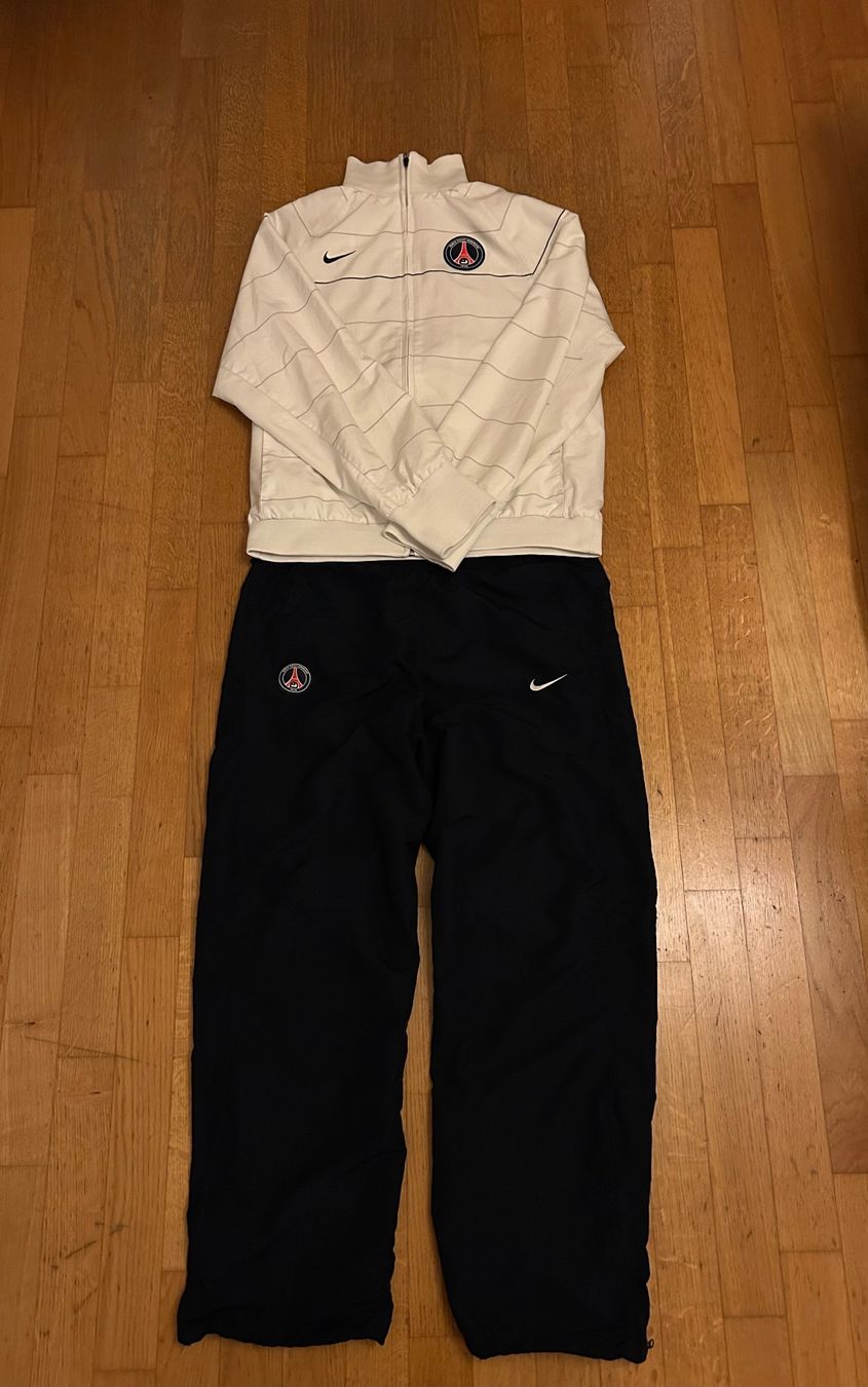 Nike Anzüge: WHITE/NAVY PSG NIKE TRACKSUIT - 2000S - M – Gebraucht aus Zürich von lin_s5j6