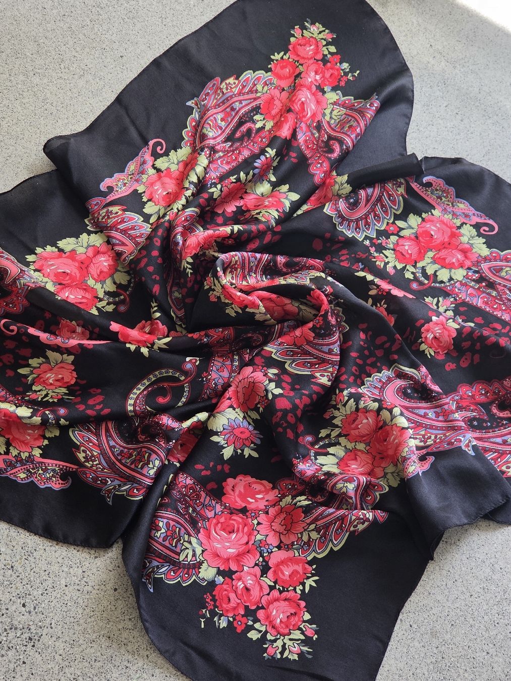Foulard & Sciarpe: Seidenfoulard, 86 x 86 cm – Nuovo e nell'imballaggio originale da Frauenfeld venduto da Schenken-mit-Herz