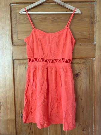 Sommerliches Kleid mit Cut-Outs, Gr. S von H&M