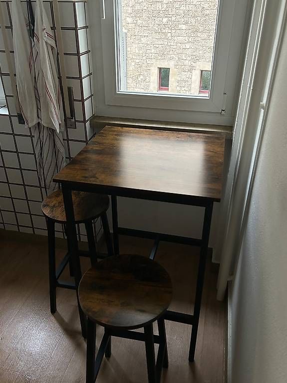 Tischset: Barhocker & Bartisch – Gebraucht aus Zürich von han_y2xr 1
