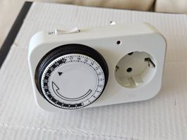 Zeitschaltuhr Zeitschalter für D + CH Steckdose mit Adapter