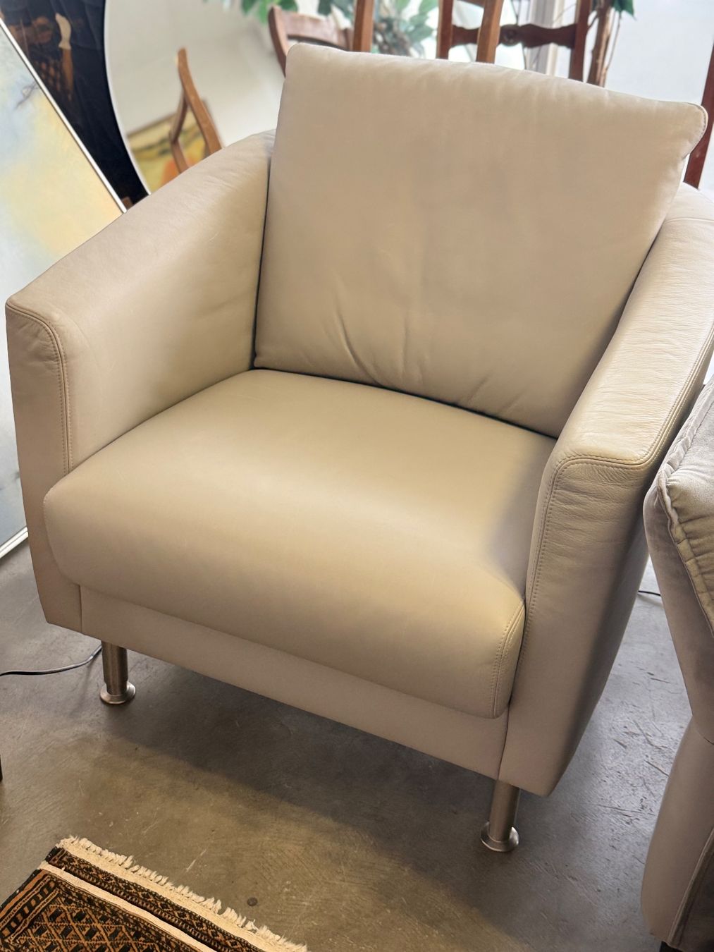 Intertime Fauteuils: Intertime Designer-Sessel – Echtleder, helles grau – D'occasion à Klingnau par Umweltklinik 1
