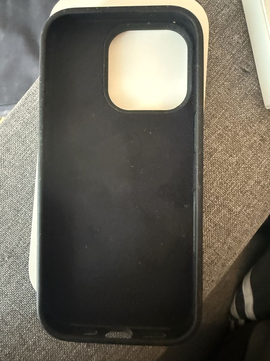 Apple Cover & Protezioni schermo: Coque silicone iPhone 16 Pro – Usato da Biel/Bienne venduto da rom_9tzb