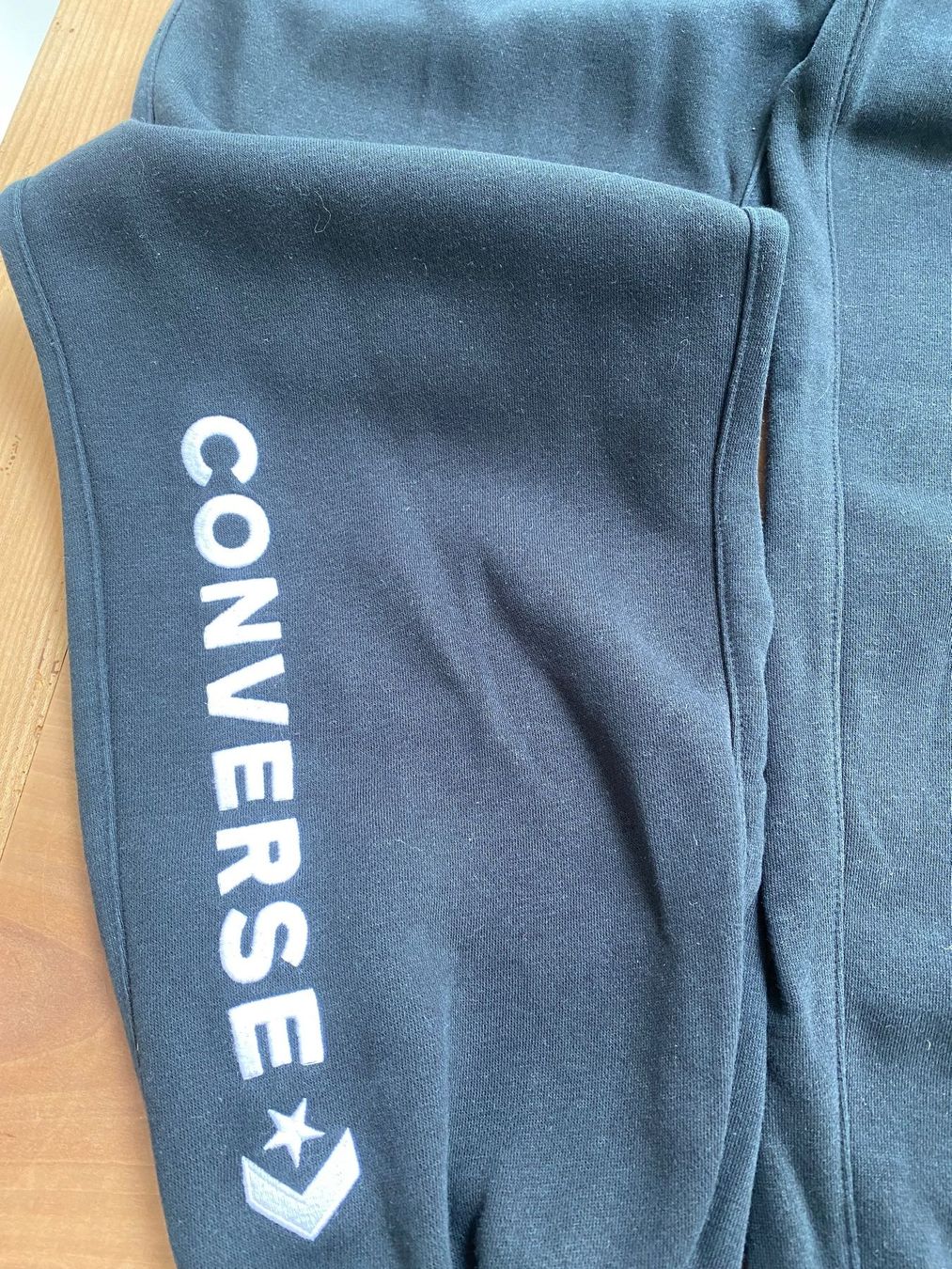 Converse Pantalons: Converse Trainerhose schwarz Grösse S, neuwertig – D'occasion à Wiedlisbach par jupi08 1