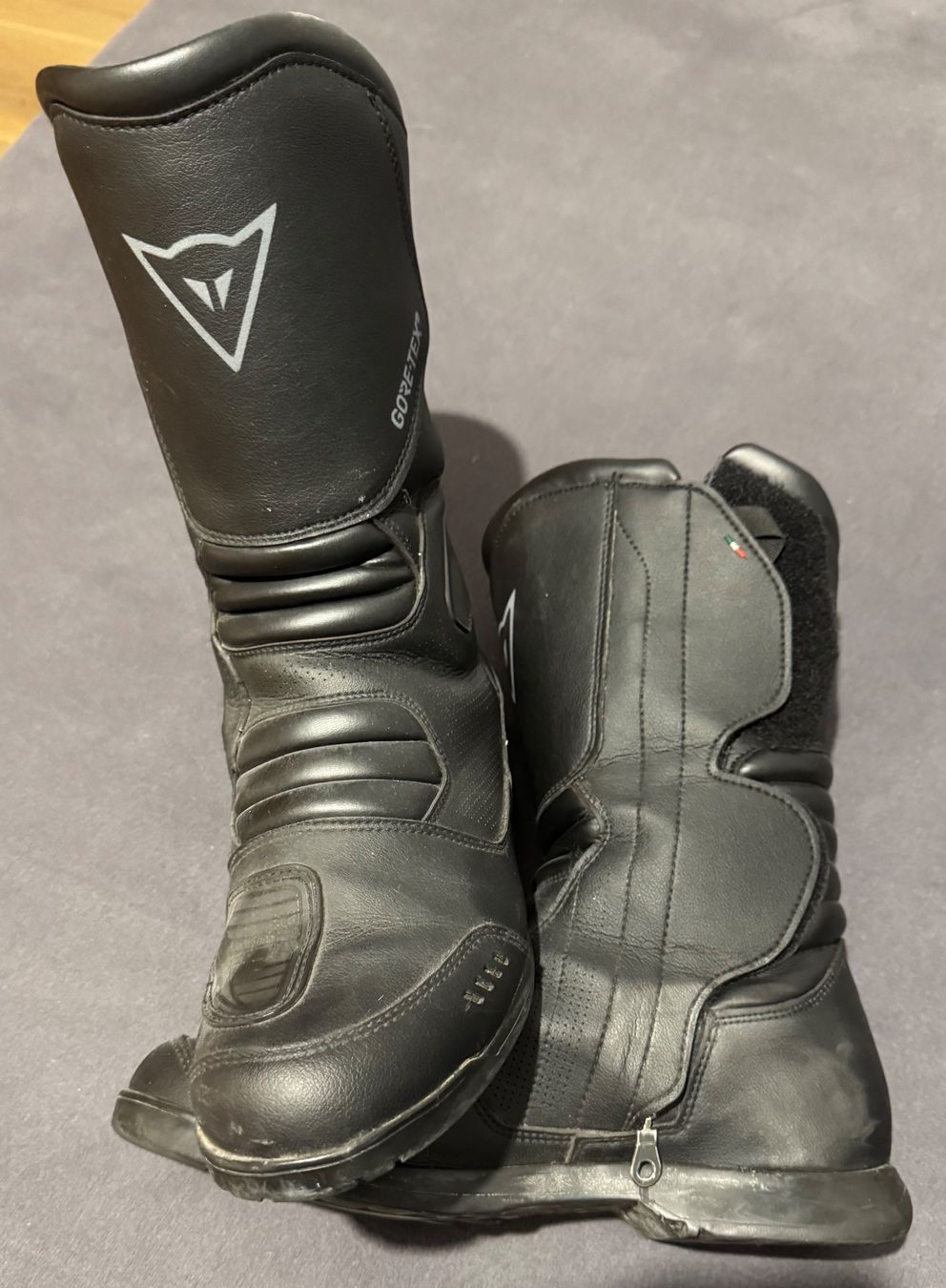 Herrenschuhe: Dainese Motorrad-Stiefel Gr. 44 – Gebraucht aus Kestenholz von Aragon2025