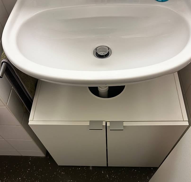 Installations & Meubles: Waschbeckenunterschrank – D'occasion à Solothurn par nic_p5qz
