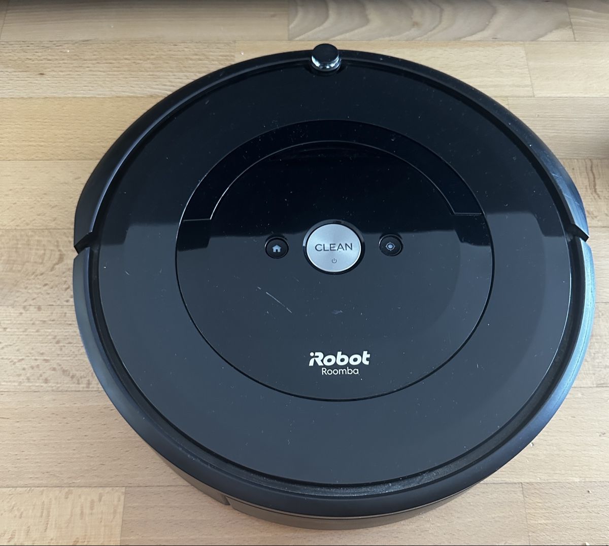 Irobot Staubsauger & Zubehör: iRobot Roomba e5 Saugroboter mit Ladestation guter Zustand – Gebraucht aus Horgen von jul_pc5g