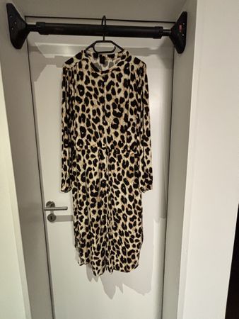 Schönes Kleid im Animal-Print, Grösse S