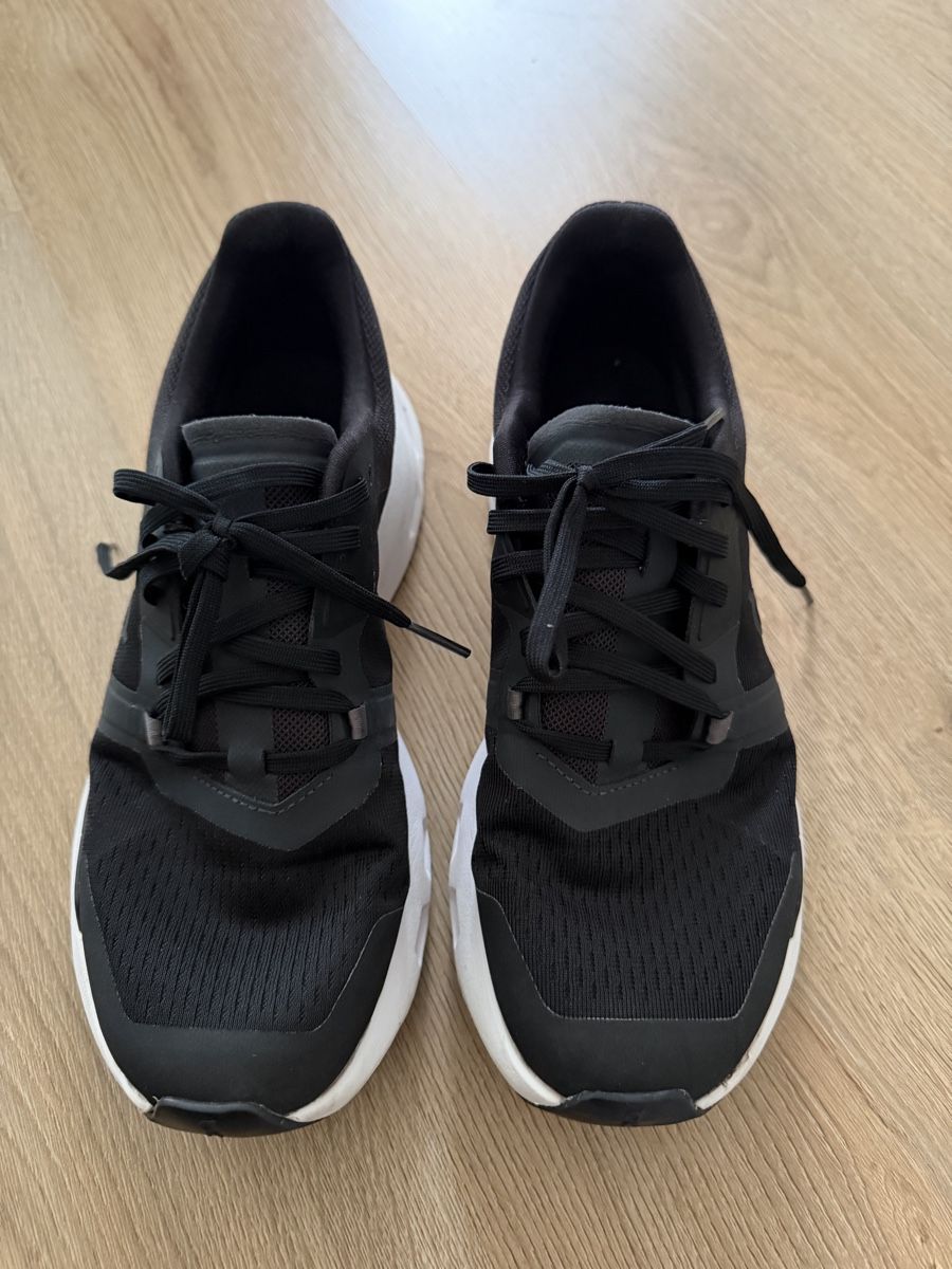 Damenschuhe: On Cloud Laufschuhe Damen Schwarz Grösse 39 – Gebraucht aus Füllinsdorf von had_kv5k 1