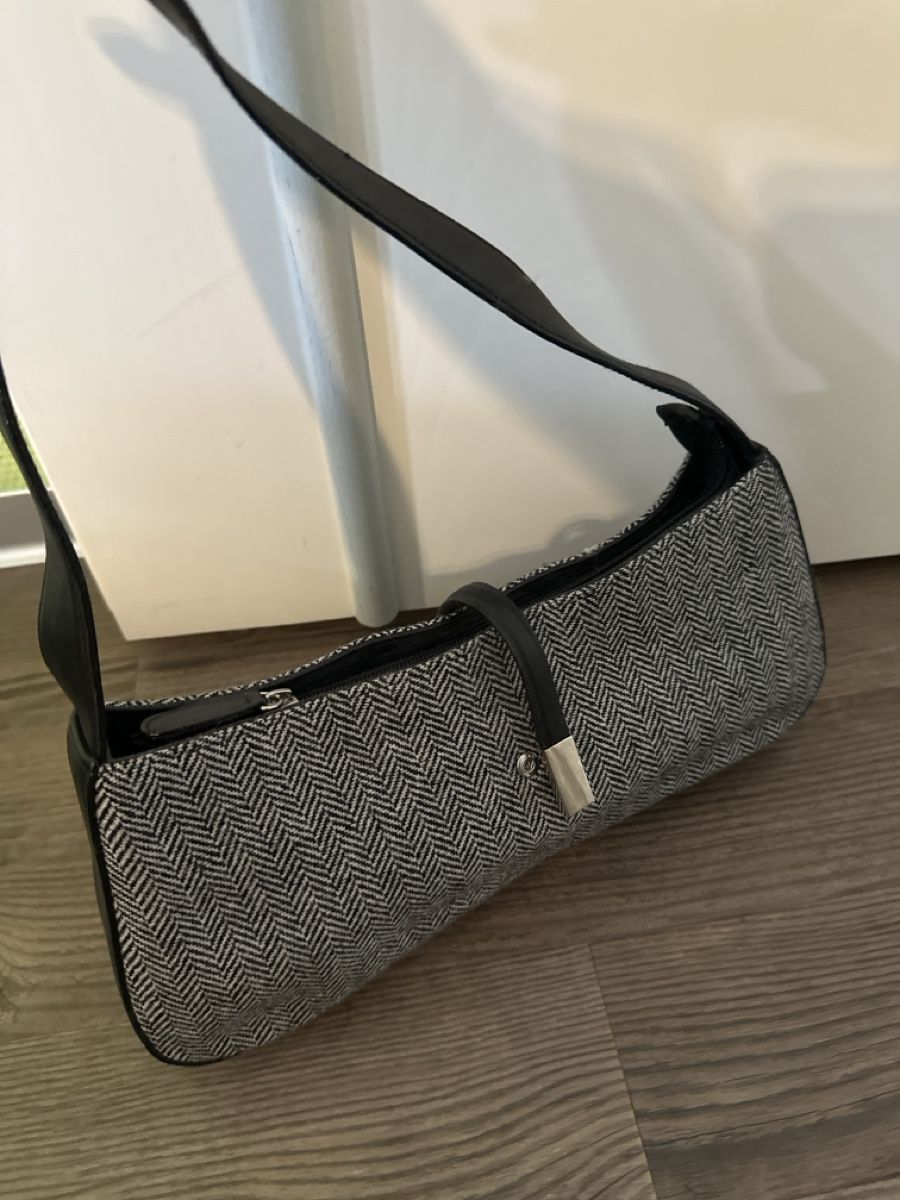 Taschen für Damen: Handtasche mit Reissverschluss  – Gebraucht aus Baltschieder von YmroBe