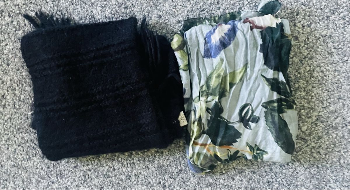Foulards & écharpes: Schals Set: Schwarz und leichter Sommerschal – Neuf (Voir description) à Au ZH par Jaggy4 1