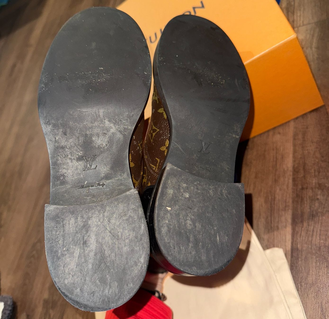 Louis Vuitton Damenschuhe: LOUIS VUITTON Wonderland Flat Ranger boots - 39 – Gebraucht aus St-Sulpice VD von juhdu 6