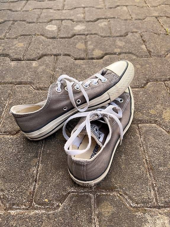 Chaussures hommes: Converse Chuck Taylor All Star Classic grau Gr. 38 – D'occasion à Zürich par shaymay 1
