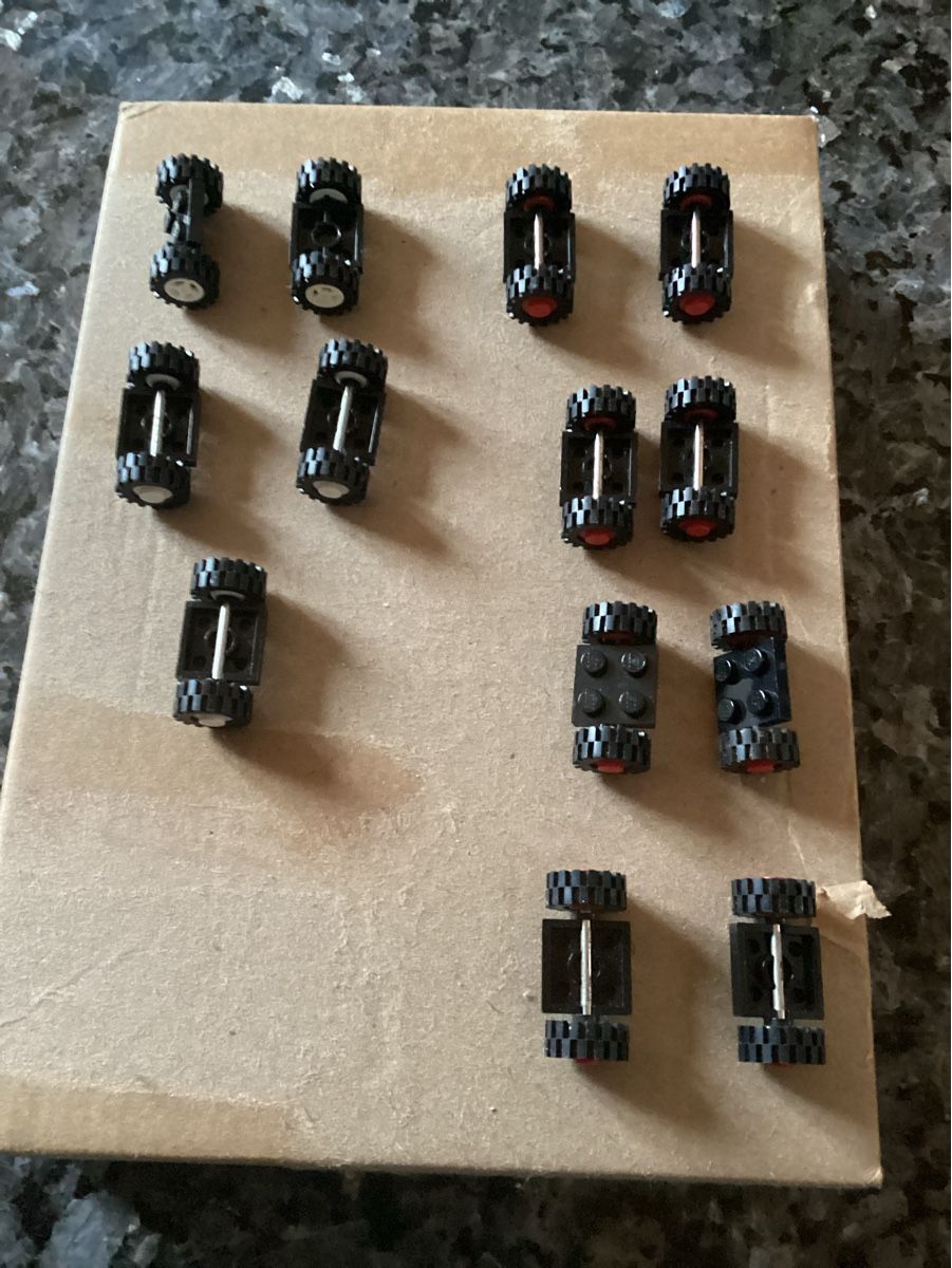 Lego Jouets: Lego Räder klein schwarz – D'occasion à Kölliken par Rwolfer
