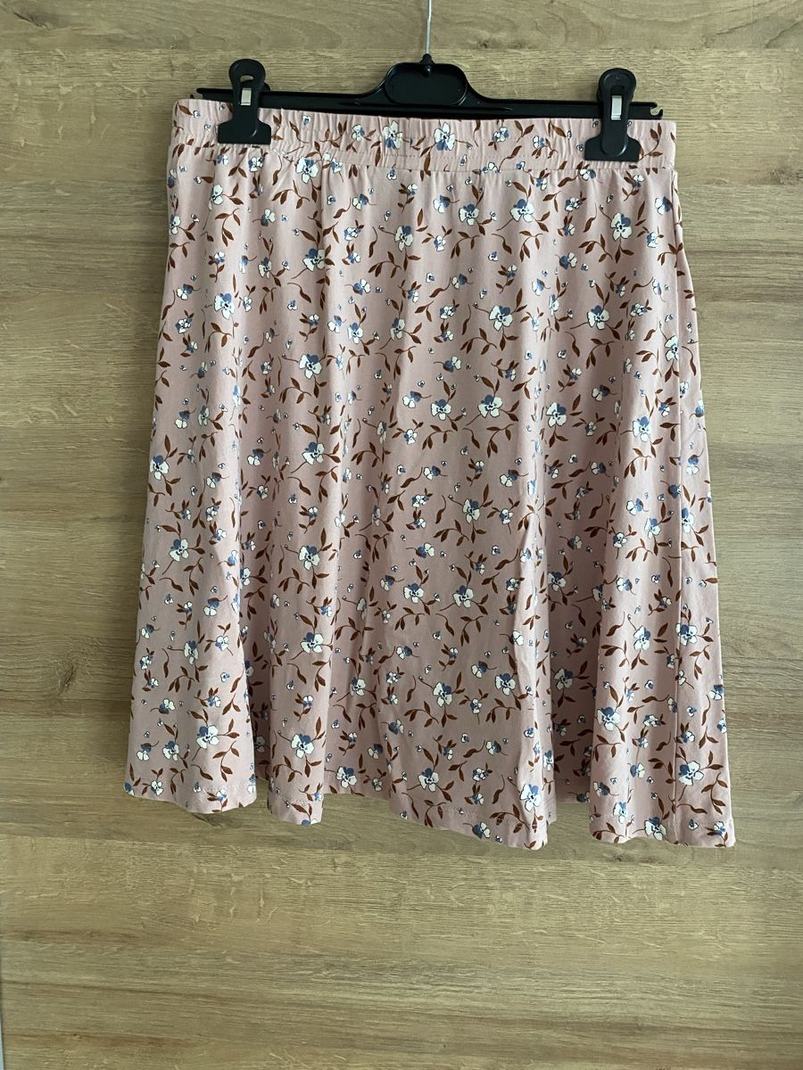 C&A Gonne: Jupe mit Blümchen – Usato da Ennenda venduto da mar_kz98 2