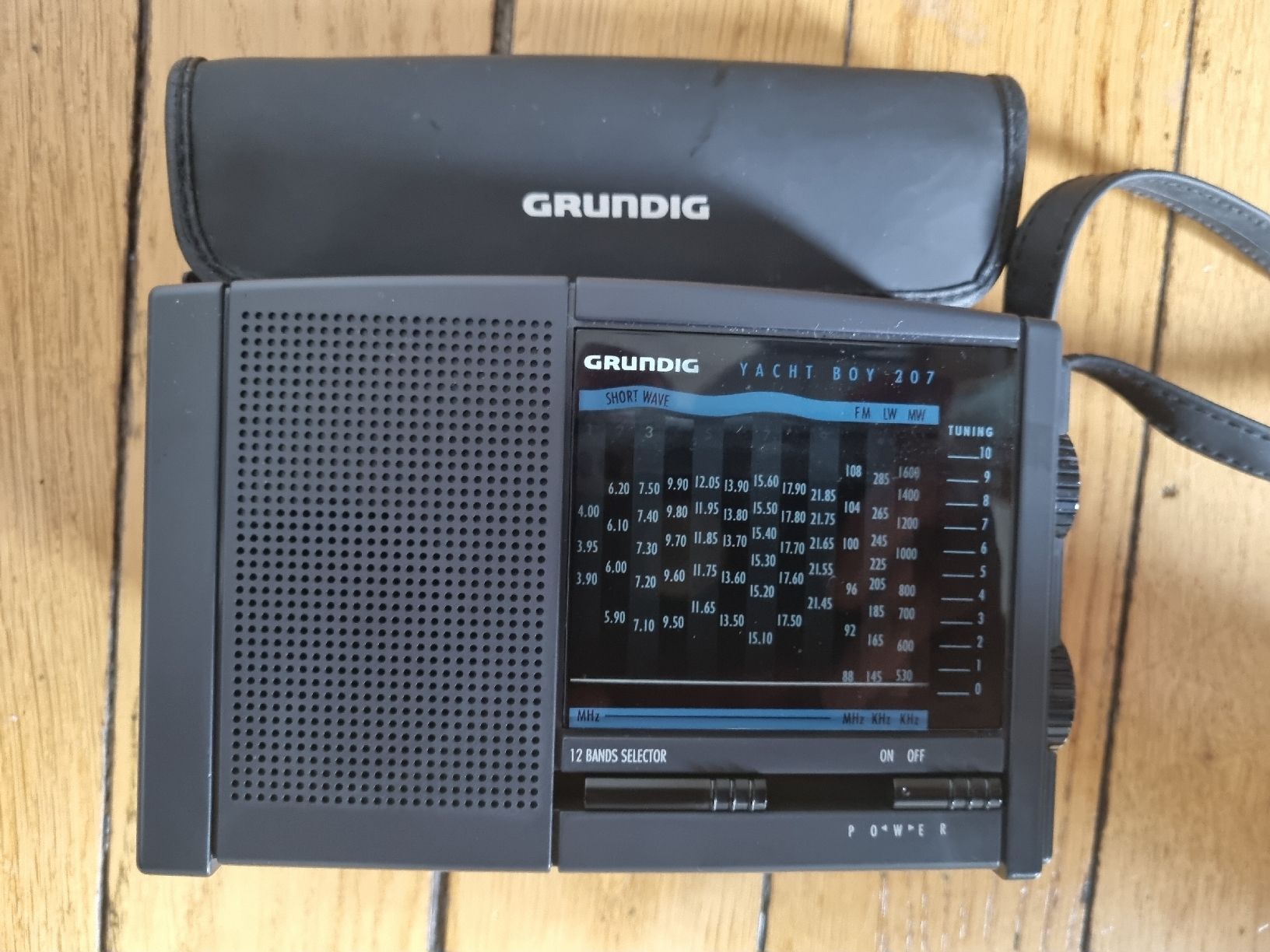 Grundig Radio: Grundig Radio – Usato da Schaffhausen venduto da Leveron13 5