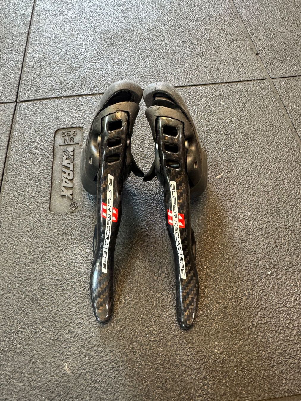 Campagnolo Pezzi di ricambio: Campagnolo Super Record EPS Brems/Schalthebel Set – Nuovo e nell'imballaggio originale da Lauterbrunnen venduto da Imboden-Bike