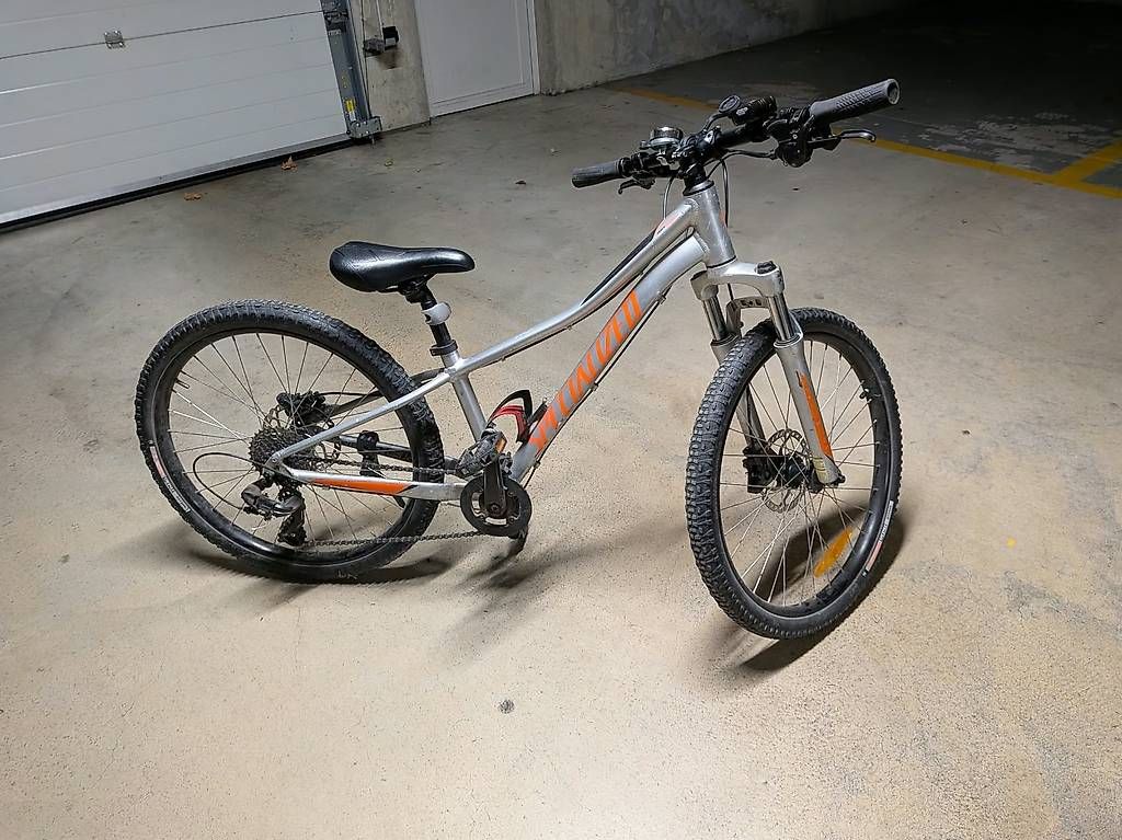 Velos: VTT enfant 24" SPECIALIZED – Gebraucht aus Préverenges von Fbosset