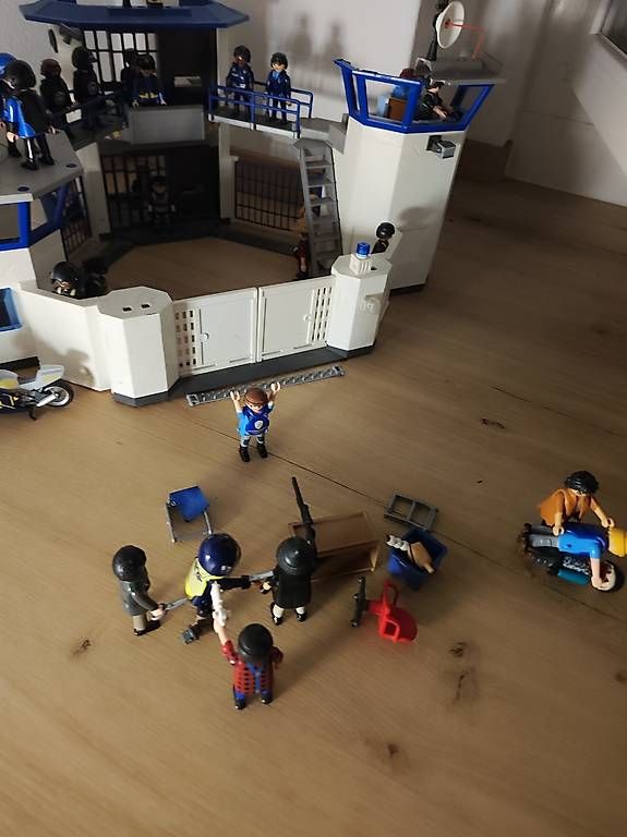 Spielzeuge: Playmobil Polizei Station – Gebraucht aus Würenlos von dan_g966 1