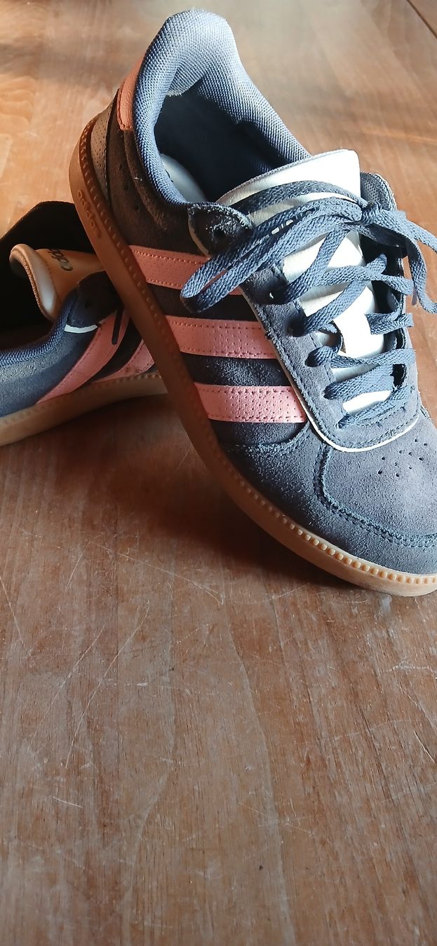 Adidas Damenschuhe: Adidas Turnschuhe blau rosa Grösse 37 – Gebraucht aus Homberg b. Thun von Delila1985