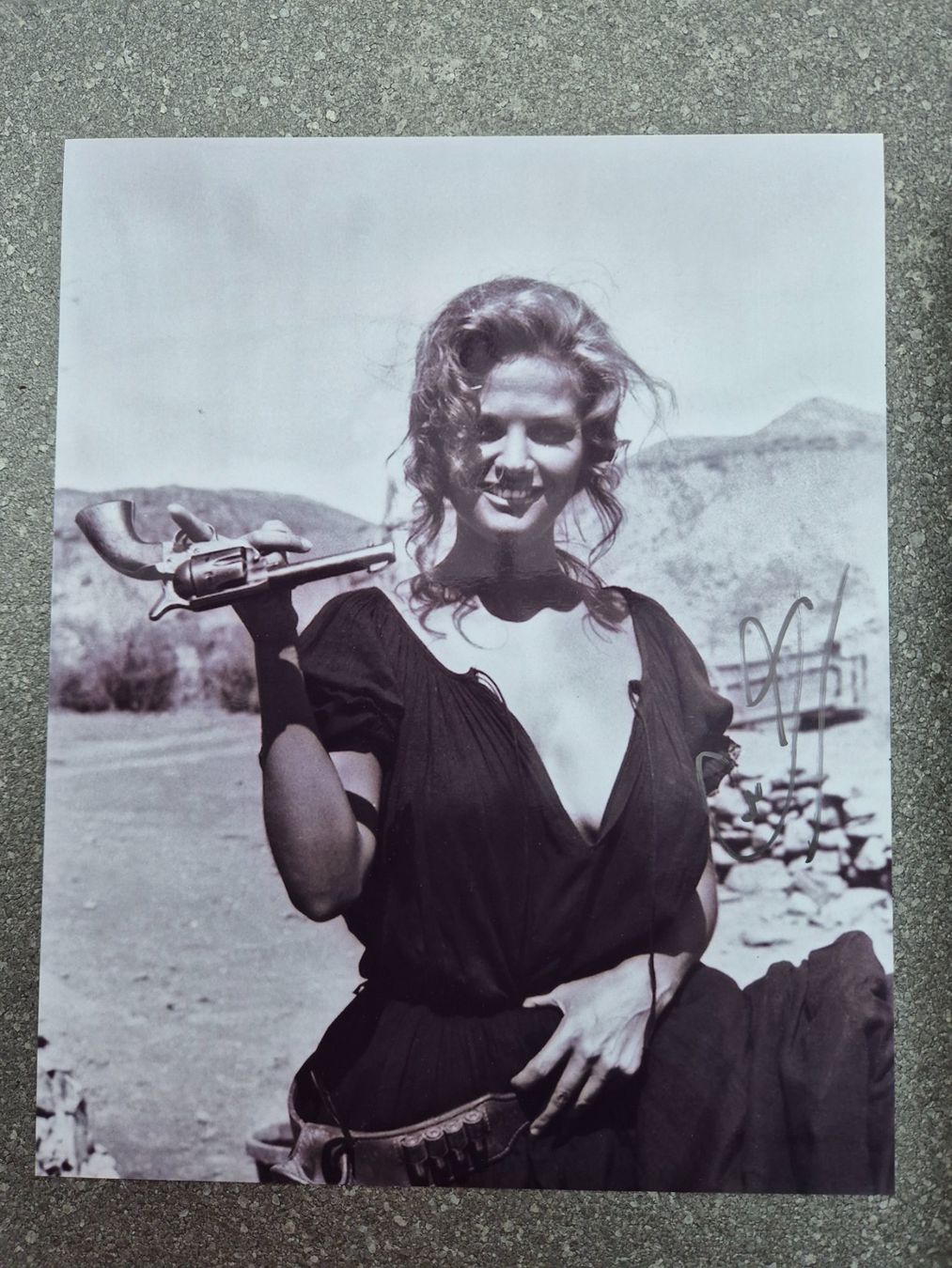 Autografi: Claudia Cardinale Autogramme. – Usato da Oberbuchsiten venduto da laffite54 1