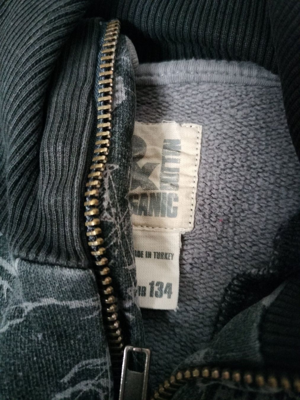 Maglioni & Felpe: Pullover/Jacke Grösse 124 – Usato da Neftenbach venduto da TheKringel 1
