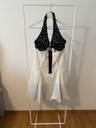 Elegantes Kleid mit Perlen - Grösse 36/S