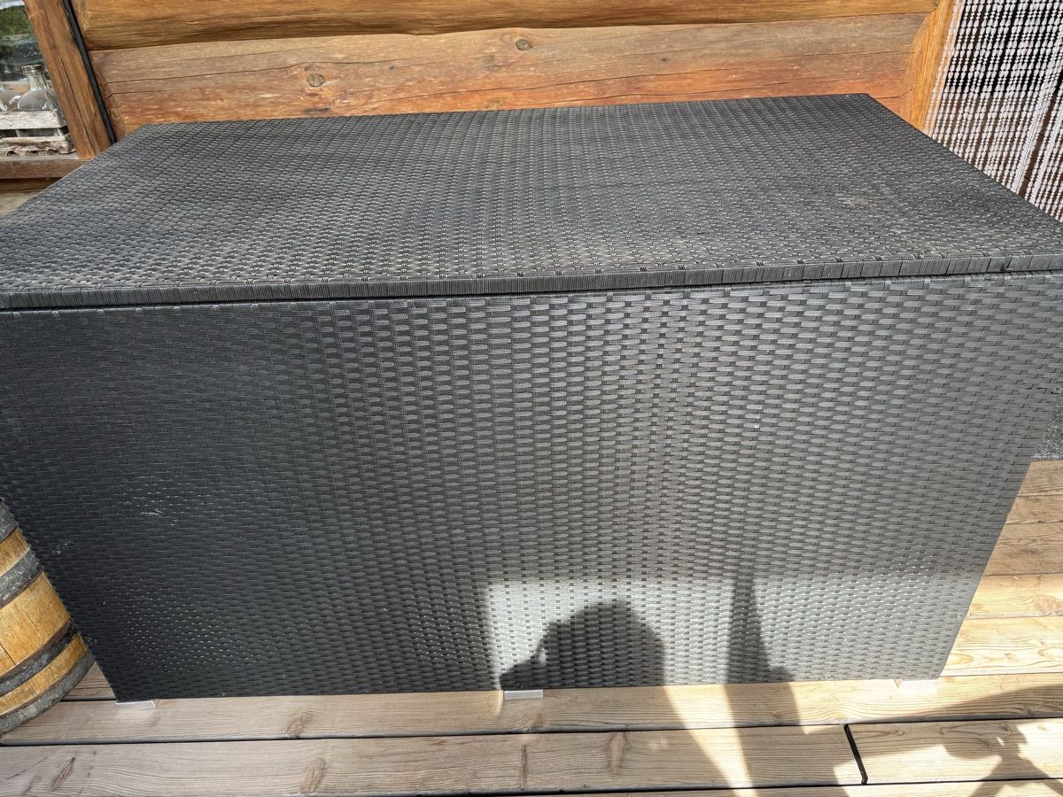 Pfister Divani: Gartenlounge und Kissenbox – Usato da Wängi venduto da Boston11 2