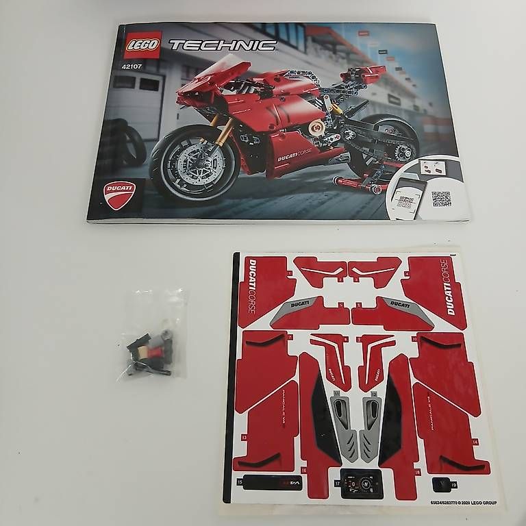 Lego Giocattoli: Lego Technic Ducati Panigale V4 R - 42107 – Nuovo (secondo la descrizione) da Genève venduto da Aleksa_N 4