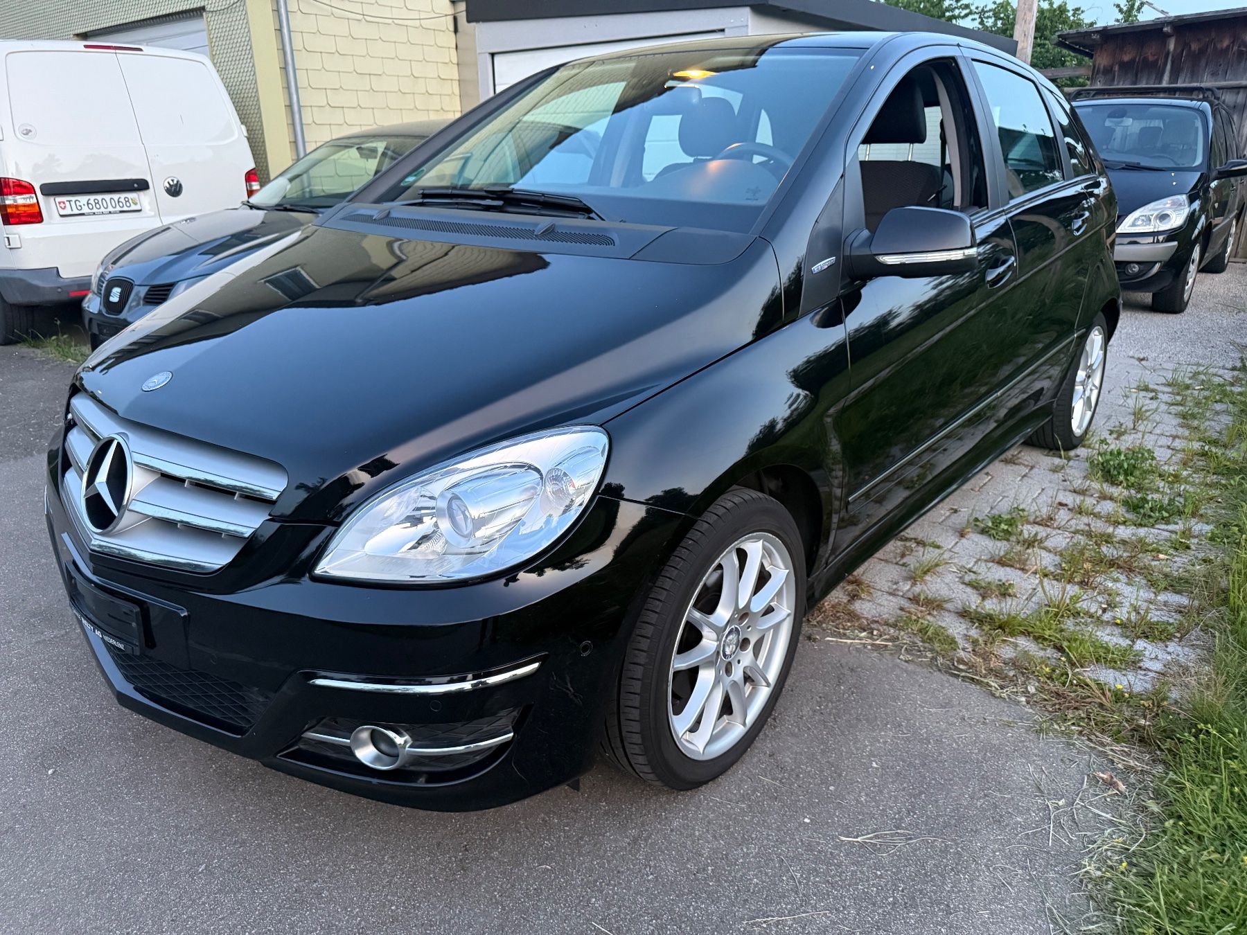 Mercedes-Benz Automobili: Mercedes B180 Blue – Usato da Egnach venduto da Nati97