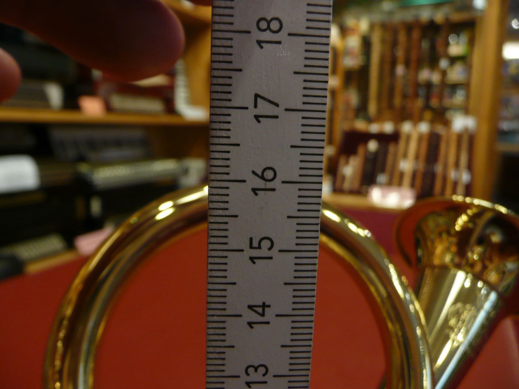 Tutte le decorazioni: Horn Miniatur auf Holz-Sockel – Nuovo e nell'imballaggio originale da Davos-Platz venduto da musikhauskollegger 5