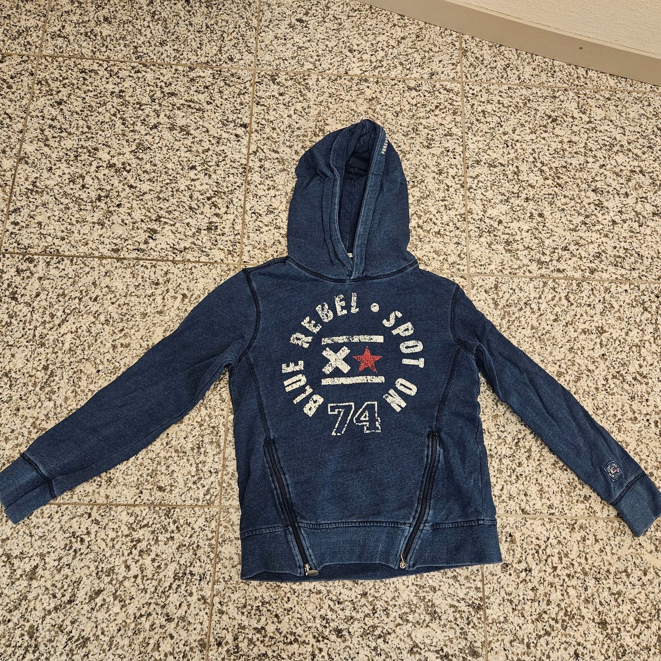 Maglioni & Felpe: Blue Rebel Kapuzenpullover Gr. 146/152 Jeansoptik – Usato da Embrach venduto da Lilly2021